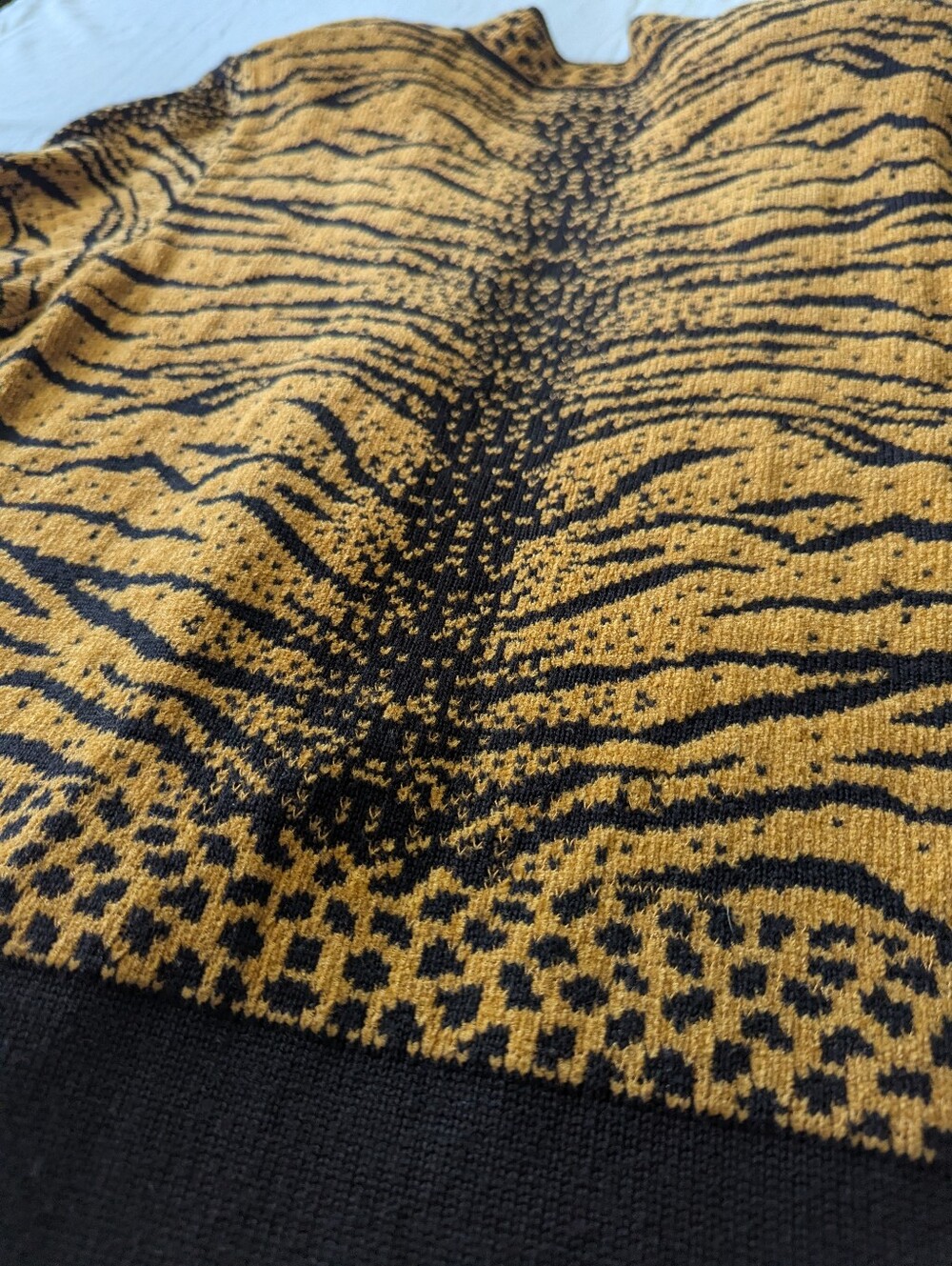 Vintage 90s Tiger Print Long Cardigan With Embroidered Tigers - Picture 11 of 13